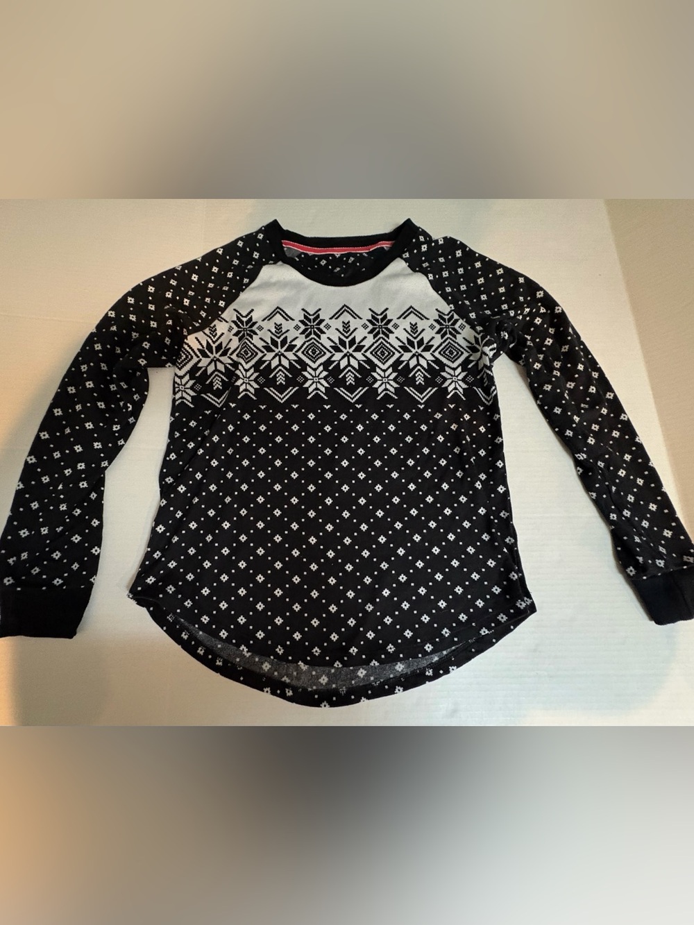 Black & White Snowflake-Print Long Sleeve Pajama Top and Bottom set